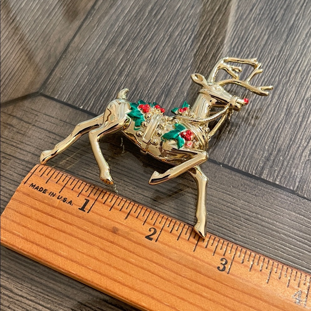 Large Vintage Gold-tone Reindeer with Holly Accents Brooch Holiday Pin - Picture 9 of 15